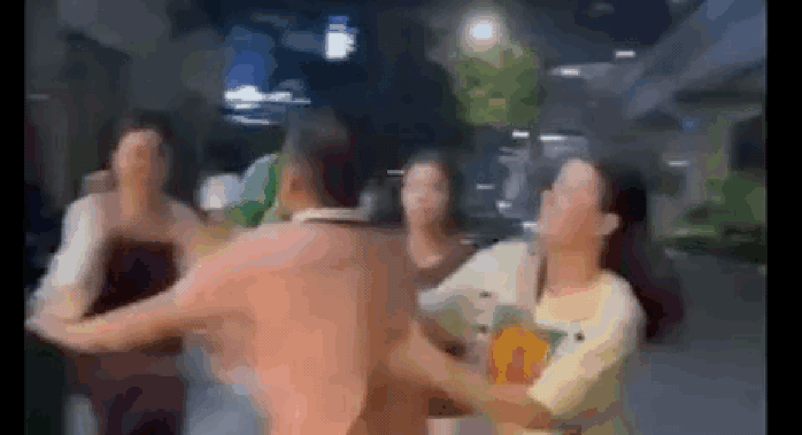 AI ĐANG ĐIỀU TRA VỤ XÔ XÁT NGHIÊM TRỌNG GIỮA 2 CÔ GÁI VÀ CẶP VỢ CHỒNG Ở HÀ NỘI, NGUYÊN NHÂN CHO LÀO LẠI GHÊ GỨC GÌ?