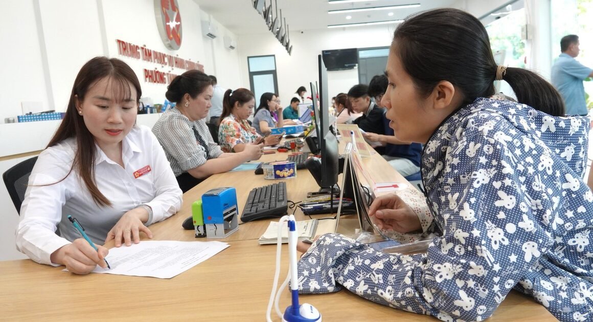 o 1.000 người xuất sắc nhất từ hơn 2.500 nhân viên không chuyên trách sẽ trở thành công chức, viên chức của tp.hcm – ai sẽ là những người may mắn?