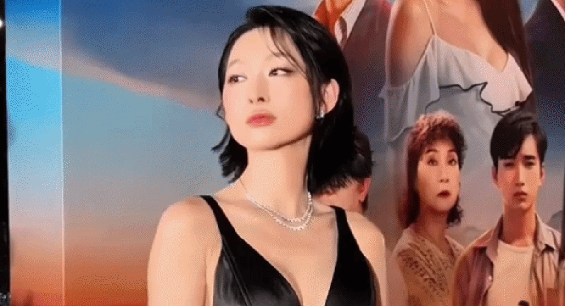 MỸ NHÂN GỢI CẢM NHẤT NĂM MỘT THỜI TUỔI 42 TÁI XUẤT VỚI VÓC DÁNG NỨC NỞ ĐẾN KHÓ TẬN!