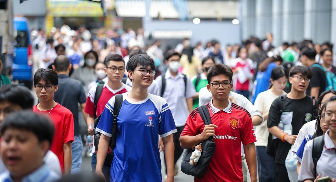 ĐỀ ĐÁNG CHUÝ Ý: LIÊN QUAN GIỮA ĐỀ THI ĐÁNH GIÁ NĂNG LỰC VỚI ĐỀ LSAT GÂY BÓNG ĐÁNG GỢI THẮC MÍ