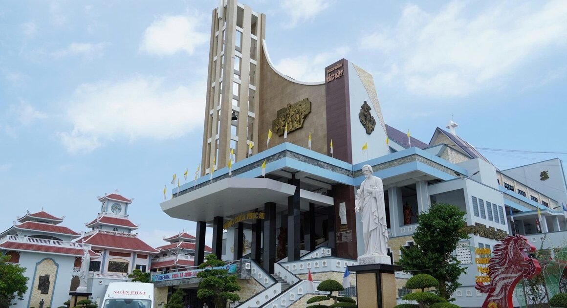 KHÁCH HÀNG HÀNG HỎNG CHẢY DỮ DỘI ĐỂ CHỜ ĐỢI GIÂY PHÚT ĐẶC BIỆT NÀY!