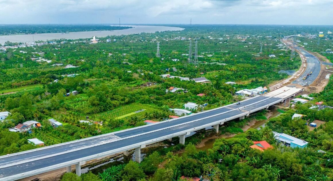 AIO ĐƯỜNG BỘ CAO TỐC KHỔNG LỒ ĐANG ĐƯỢC XÂY DỰNG, NHƯNG CÓ ĐANG BẢO VỆ MÔI TRƯỜNG VÀ BẢO ĐẢM AN TOÀN?