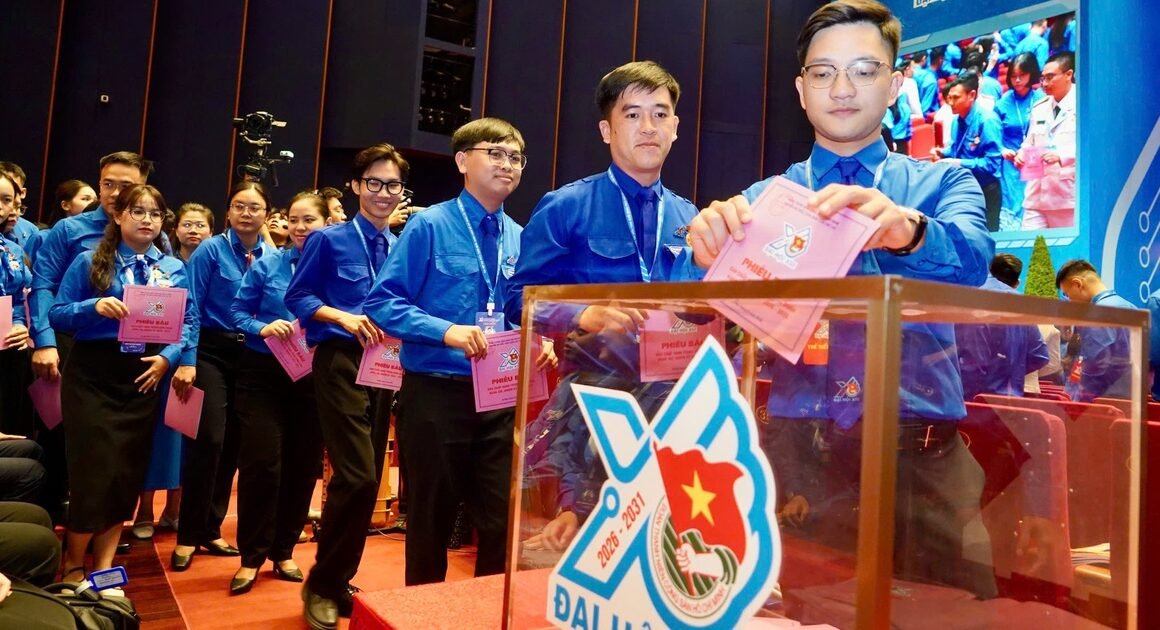 ĐOÀN TNCS HỒ CHÍ MINH TIẾN HÀNH BÌNH LẤY NHIỆM KỲ MỚI, DỌN ĐƯỜNG CHUẨN BỊ CHO GIAI ĐOẠN MỚI!