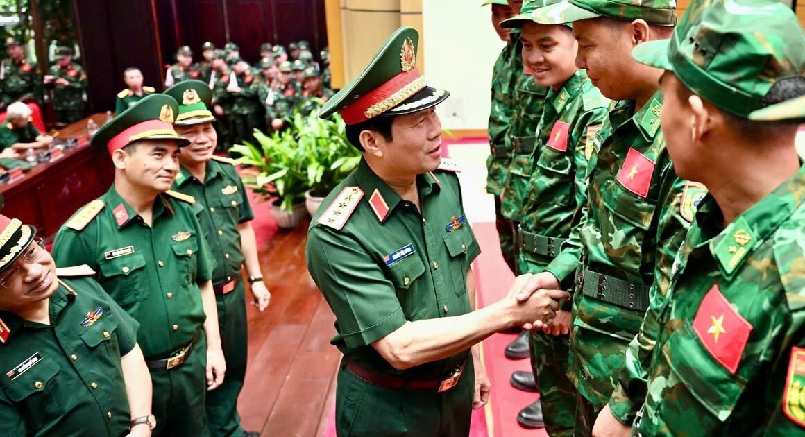ĐẠI TƯỚNG NGUYỄN TÂN CƯƠNG: CHỈ HUY ĐOÀN CỨU TRỢ PHẢI QUYẾT ĐOÁN NHƯ TƯỚNG QUỐC PHÒNG TRONG GIỜ VÀNG!