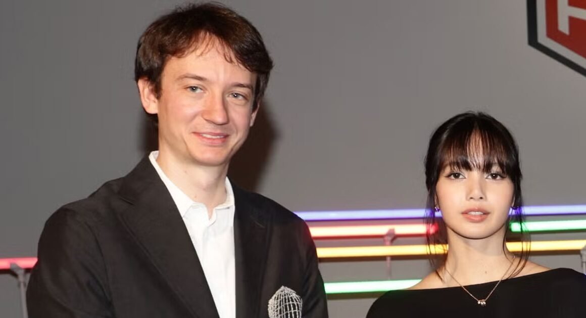 TẠI SAO FRÉDÉRIC ARNAULT BẬT CHÁNH TRONG SINH NHẬT CỦA LISA VÀ MẤT TURREN TÁC TRÊN MXH?