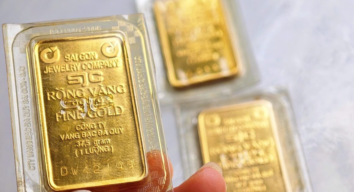 VÌ SAO GIÁ VÀNG TRONG NƯỚC VẬT NGƯỢC DÒNG THẾ GIỚI, ĐẠT ĐỈNH MỚI?