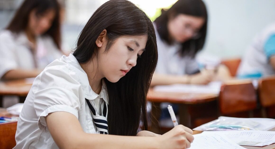 BỘ GD-ĐT ĐỒNG THỜI XINH GÁN ĐÁP ÁN MỞ VÀ THEO TRUYỀN THỐNG, AI SẼ LÀNG CHUYỀN AI?