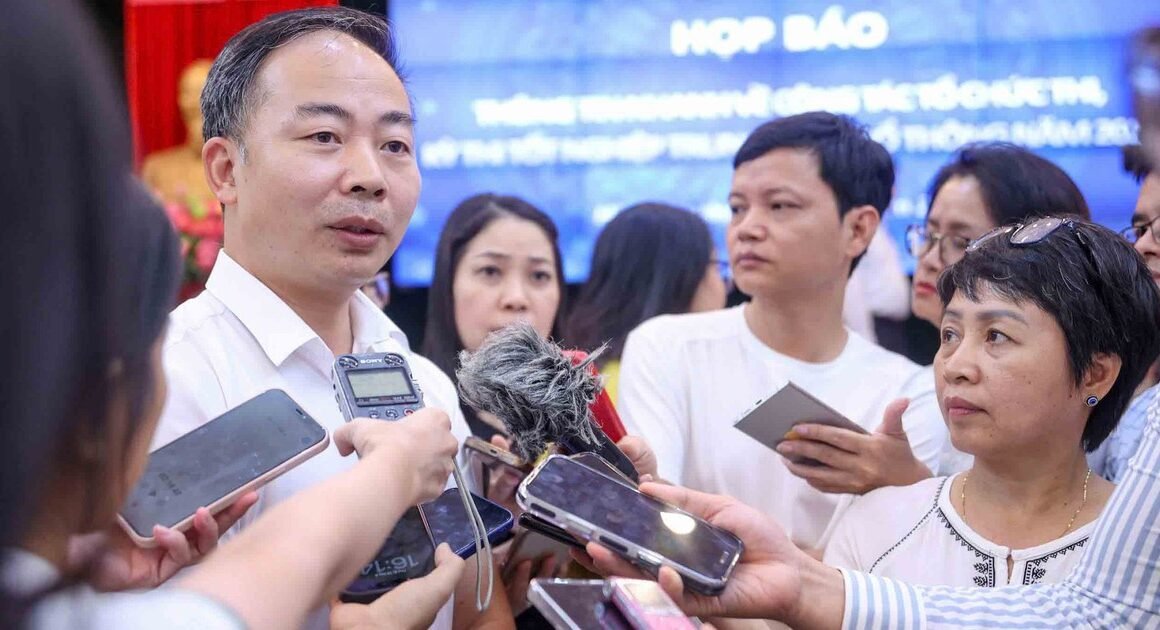BỘ GD-ĐT ĐƯA RA GIẢI TRÌNH ĐỘT PHÁ VỀ KỲ THI TỐT NGHIỆP THPT 2026: NHỮNG SỰ THAY ĐỔI ĐÁNG CHÚ Ý TRONG CHẤM THI MÔN NGỮ VĂN LÀ GÌ?