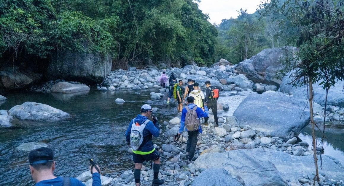 THEO DONG CUA NGUOI TRE: BIẾN ĐỘI NGHỊ LỰC VÀ TÌNH YÊU ĐẤT NƯỚC THÀNH NHỮNG CHUYẾN ĐI KỲ THÚ VÀ KHÁM PHÁ KHÔNG NGỜ