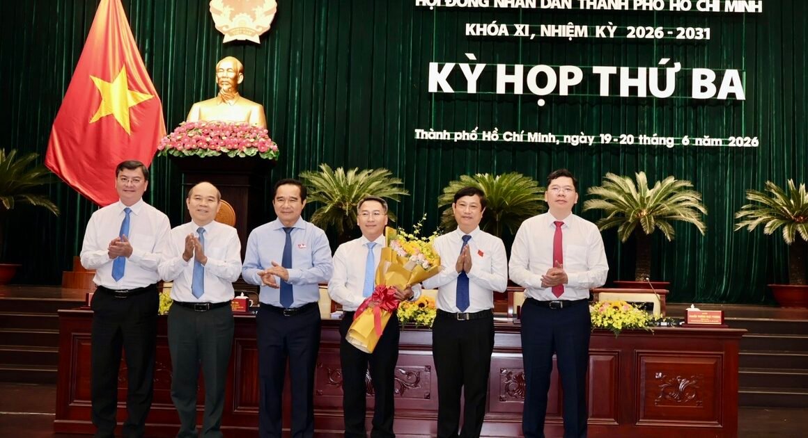 CHỦ TRƯƠNG MỚI ĐANG ĐẾN VỚI UBND TP.HCM: AI SỐNG SÓT, AI BỊ MIỄN NHIỆM?
