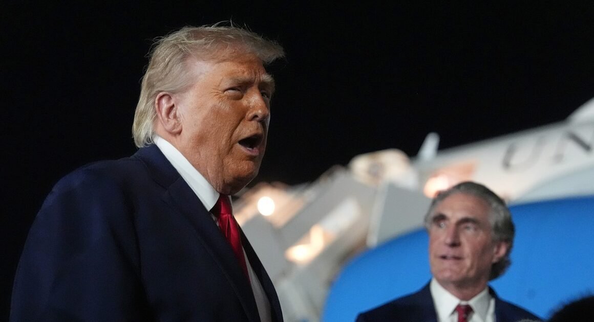 TỔNG THỐNG TRUMP RA THÔNG ĐIỆP CƯNG RẮN VỚI IRAN GIỮA MÙA CHIÊN TRANH GẬY GÁY
