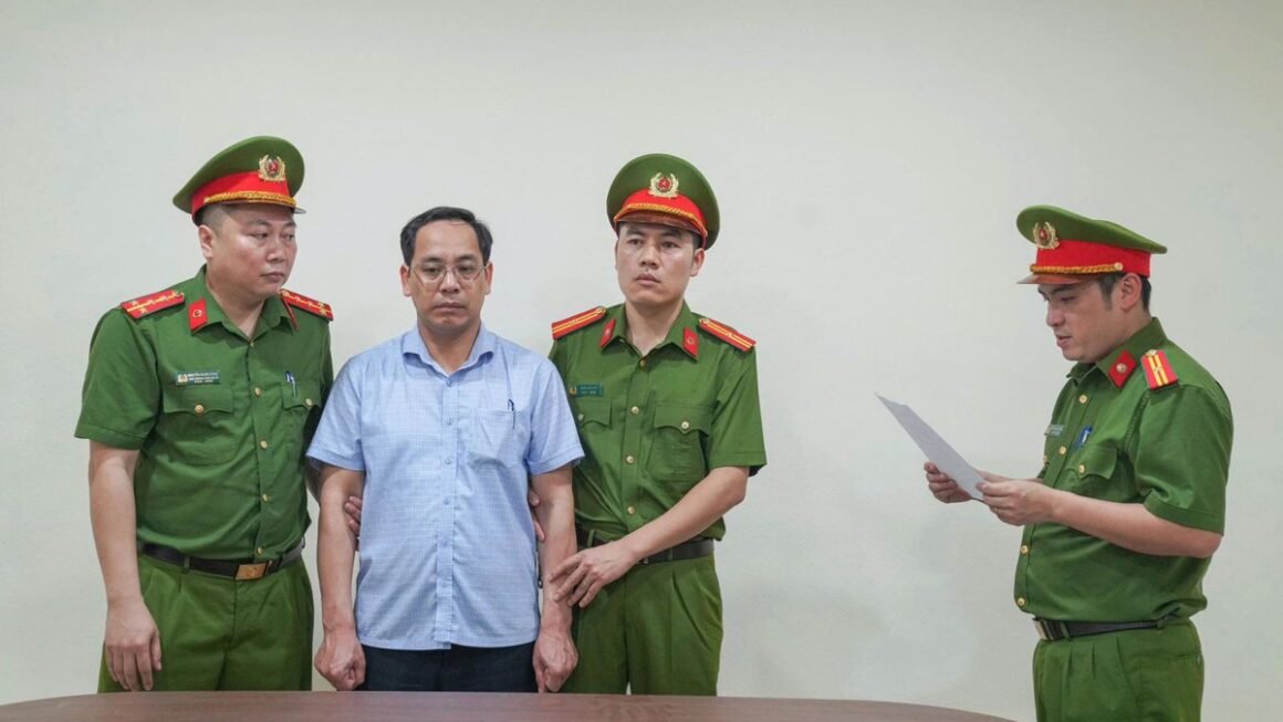 QUÁN THEO TAY, 4 NGƯỜI LIÊN QUAN ĐẾN NGHỊ ĐỊNH CHIẾM ĐOẠT HƠN 1,7 TỶ ĐỒNG TRỢ CẤP NGƯỜI YẾU THẾ