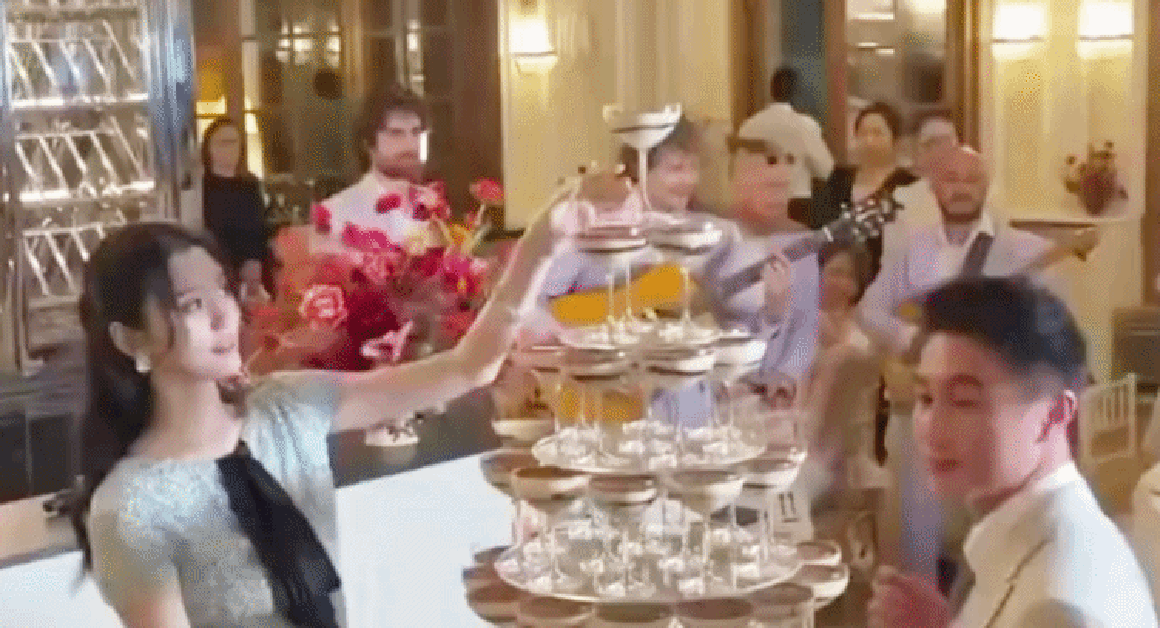 HÔN LỄ ĐỊNH ĐỐI: MỸ NHÂN VÀ THIẾU GIA TẬP ĐOÀN KẾT HÔN KHIẾN MỌI NGƯỜI NGẠC NHIÊN VÀ BÙNG NỔ TRUYỀN THÔNG!