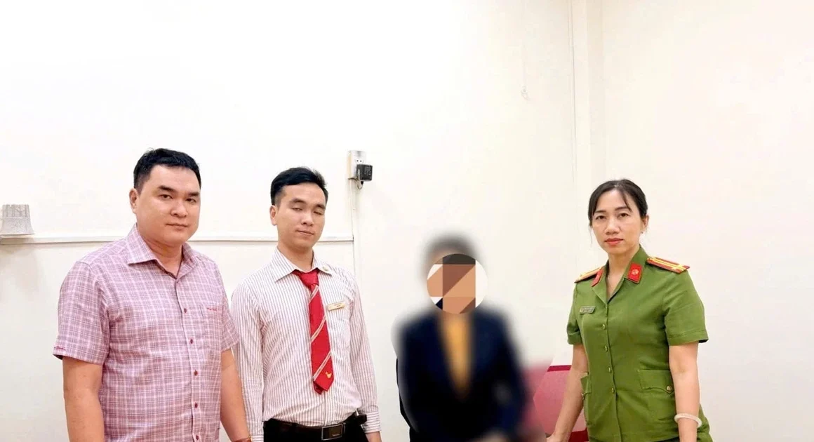 CÁCH KẺ LỪA ĐẠO DÙNG QUÀ TẶNG ĐỂ TRỐN MẬT MẠNH ĐỂ LẤY ĐI TIỀN CỦA NẠN NHÂN
