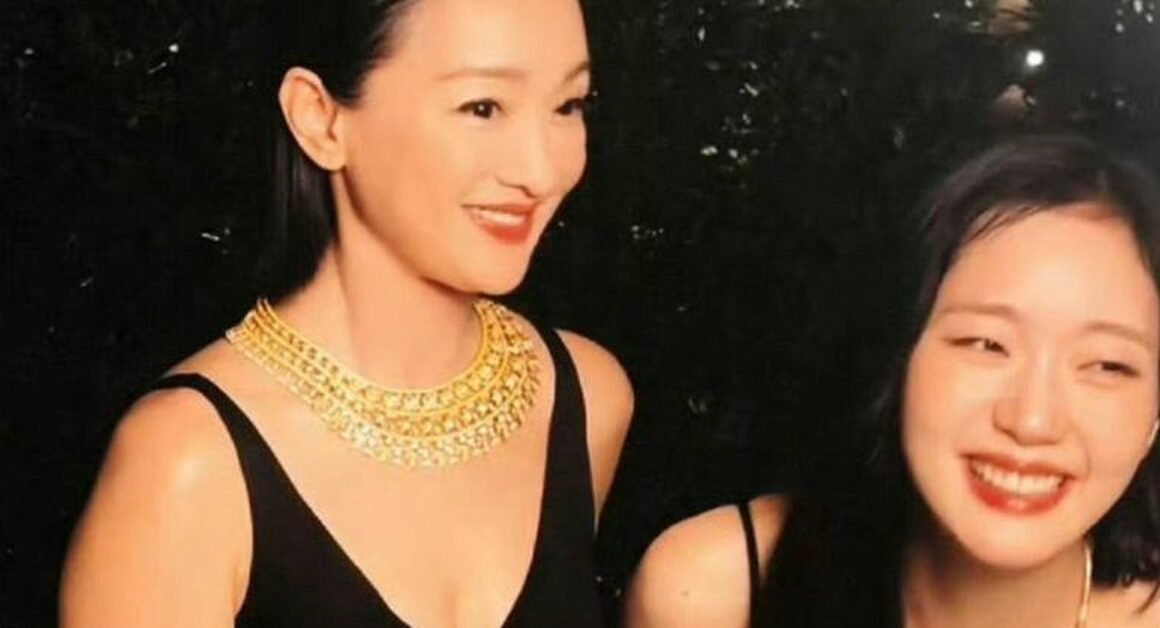 KHÔNG GIAN CHIẾM TRỌN TẦM NHÌN: ĐẠI SỨ CHANEL GIAO THƯƠNG ĐÁNG CHUỐI ĐẦU!