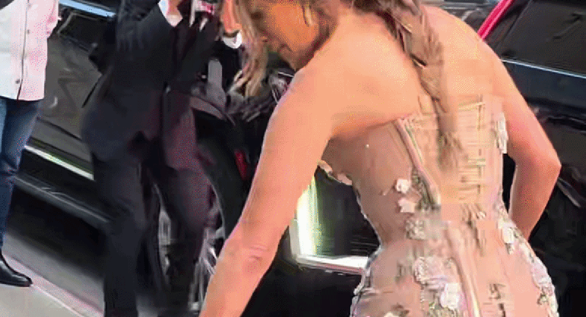 KHÓ CÓ AI NGỜ ĐƯỢC SẮC VÓC CỦA JENNIFER LOPEZ ĐANG GÂY CHẤN ĐỂ KHÔNG NGỪNG CHO CƯ DÂN MẠNG BUỒN TRÔN!