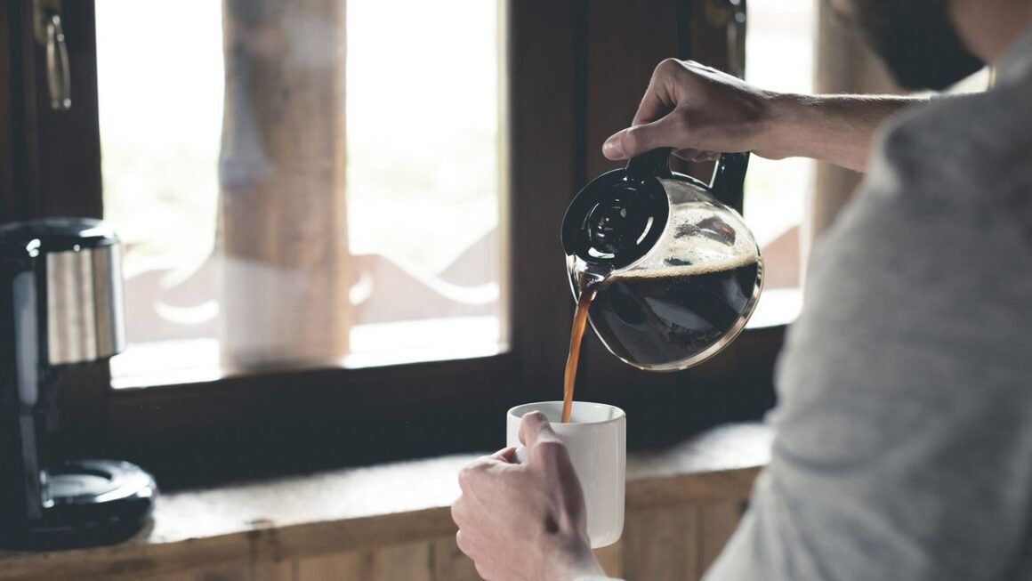 HÀNH ĐỘNG NHỎ NHƯNG NGUY HIỂM KHÔNG NGỜ, CHỈ VÌ MỘT LỖI KHI DÙNG CÀ PHÊ MÀ THẬN SỤP ĐỔ!