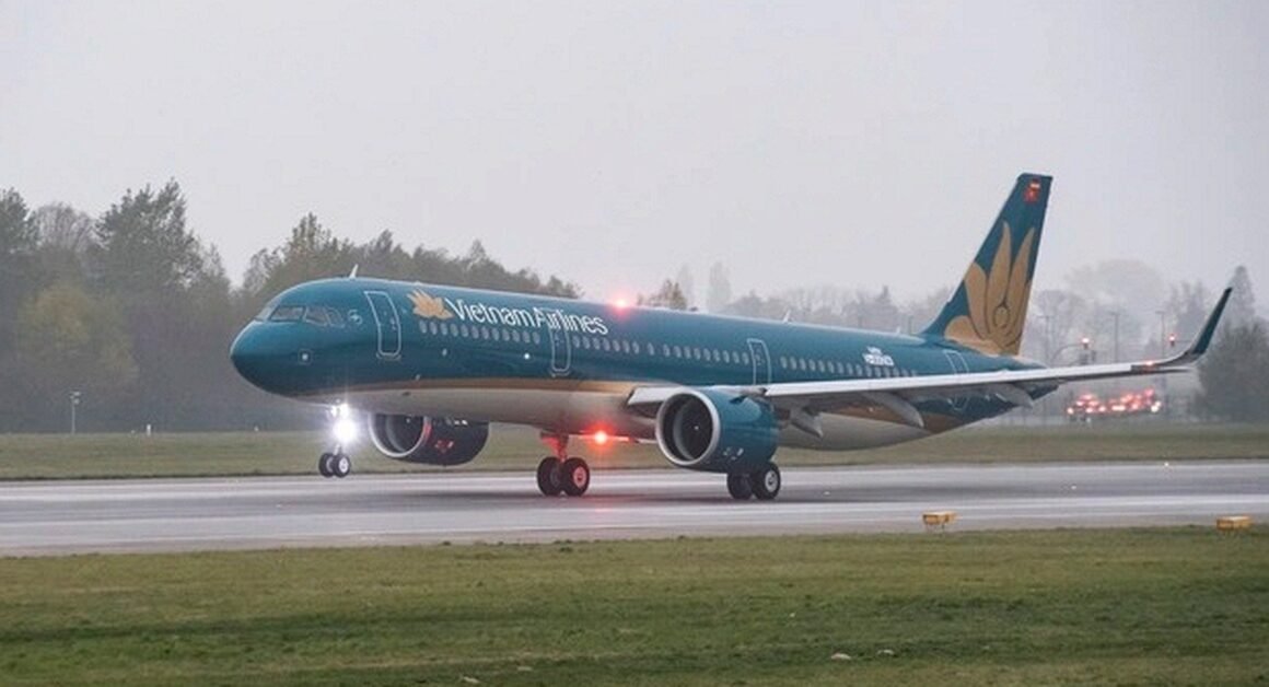 MƯA GIÔNG VÀO ĐỀU GÂY RA GIẢM SÚT KẾ HOẠCH BAY CỦA VIETNAM AIRLINES TẠI TÂN SƠN NHẤT ĐANG GÂY CHUỘNG.