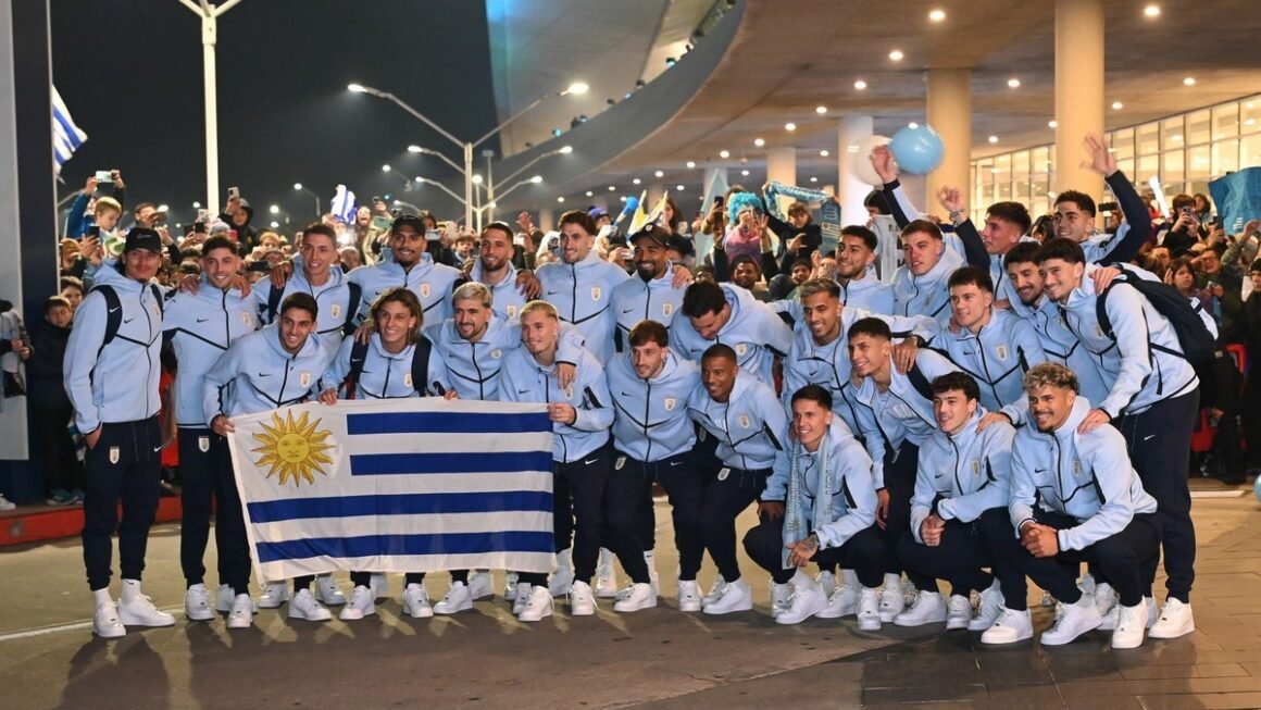 MÁY BAY ĐỘI TUYỂN URUGUAY BỊ TỪ CHỐI NHẬP CẢNH VÀO MỸ VÌ CHƯA CUNG CẤP GIẤY TỜ CẦN THIẾT!