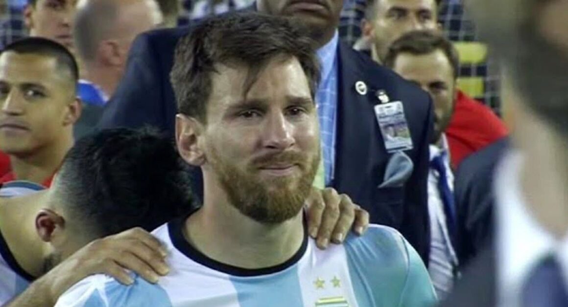 TRƯỚC KHI TRỞ THÀNH HÙNG SIÊU CỦA ARGENTINA, LIONEL MESSI CŨNG ĐƯƠNG ĐẦU VỚI NHỮNG NĂM THÁNG ĐEN TỐI ĐẾN MỨC CON TRAI ANH CŨNG KHÓC THƯƠNG.
