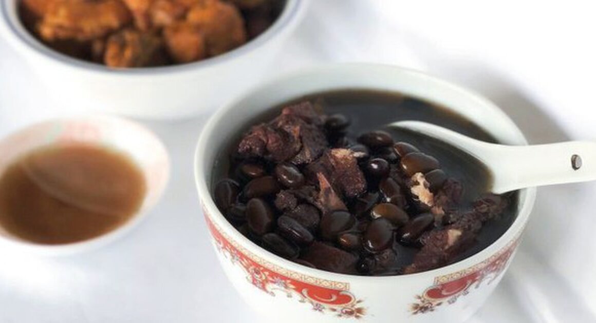 KHÁM PHÁ BÍ QUYẾT ĂN ĐÚNG CÁCH ĐỂ TÓC ĐEN MƯỢT, GIẢM GÂY GÀY RỤNG CHỈ VỚI 2 MÓN ĂN ĐƠN GIẢN!