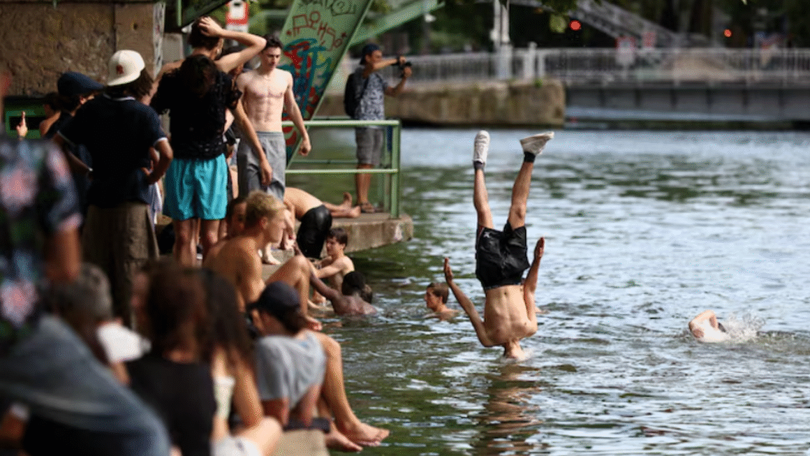 ĐẠI PARIS CẢNH BÁO: CẦN LÀM VIỆC TẠI NHÀ, TRÁNH SANG TUA!