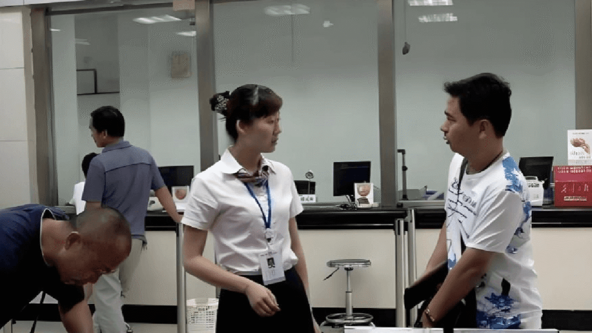 CON NGƯỜI TRUNG QUỐC MẤT TRẮNG TIỀN ĐỀN BÙ CHỈ VÌ TIN NHẦM NHÂN VIÊN NGÂN HÀNG GỬI TIẾT KIỆM LÃI KHẤU CẢ TỶ ĐỒNG!