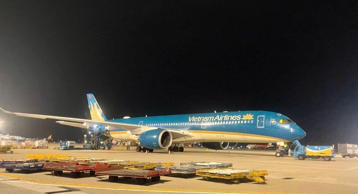 TẠI SAO MÁY BAY NÀY LẠI CẤT CÁNH MÀ KHÔNG CÓ HÀNH KHÁCH?