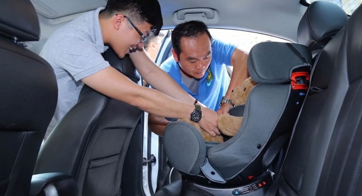 BẠN CÓ BIẾT: PHẠT TRÊN 1 TRIỆU ĐỒNG VỚI VIỆC KHÔNG SỬ DỤNG GHẾ AN TOÀN CHO TRẺ TRÊN Ô TÔ?