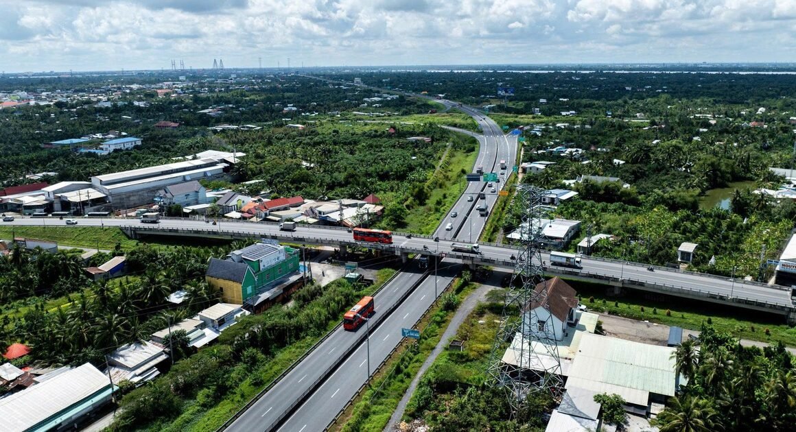 DỰ ÁN MỞ RỘNG CAO TỐC TP.HCM – TRUNG LƯƠNG – MỸ THUẬN ĐANG GẶP KHỦNG HOẢNG VỀ MẶT BẰNG VÀ VẬT LIỆU, ĐE DỌA HOÀN THÀNH TRONG 2028!