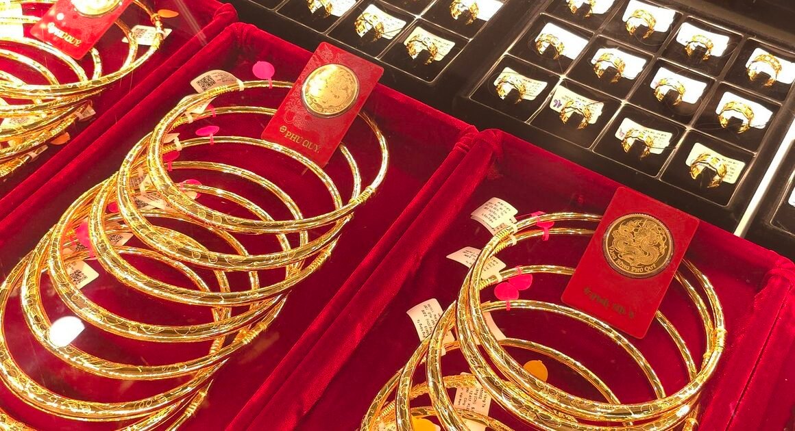 SAU MỘT NHỊP GIẢM BUỔI SÁNG, VÀNG TĂNG LIÊN TIẾP CHỈ TRONG HƠN 1 GIỜ, BẠN ĐÃ BIẾT GÌ VỀ BIỂU ĐỒ GIÁ HÀNG HÓA NÀY?