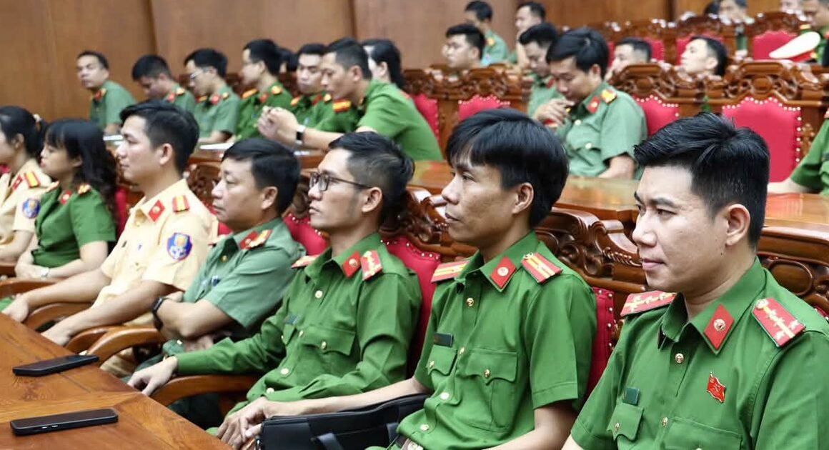 ĐÀ NẴNG GÂY CHÚ Ý VỚI DI CHUYỂN ĐỘI NGŨ CHIẾN SĨ VỀ CẢNG HÀNG KHÔNG QUỐC TẾ!