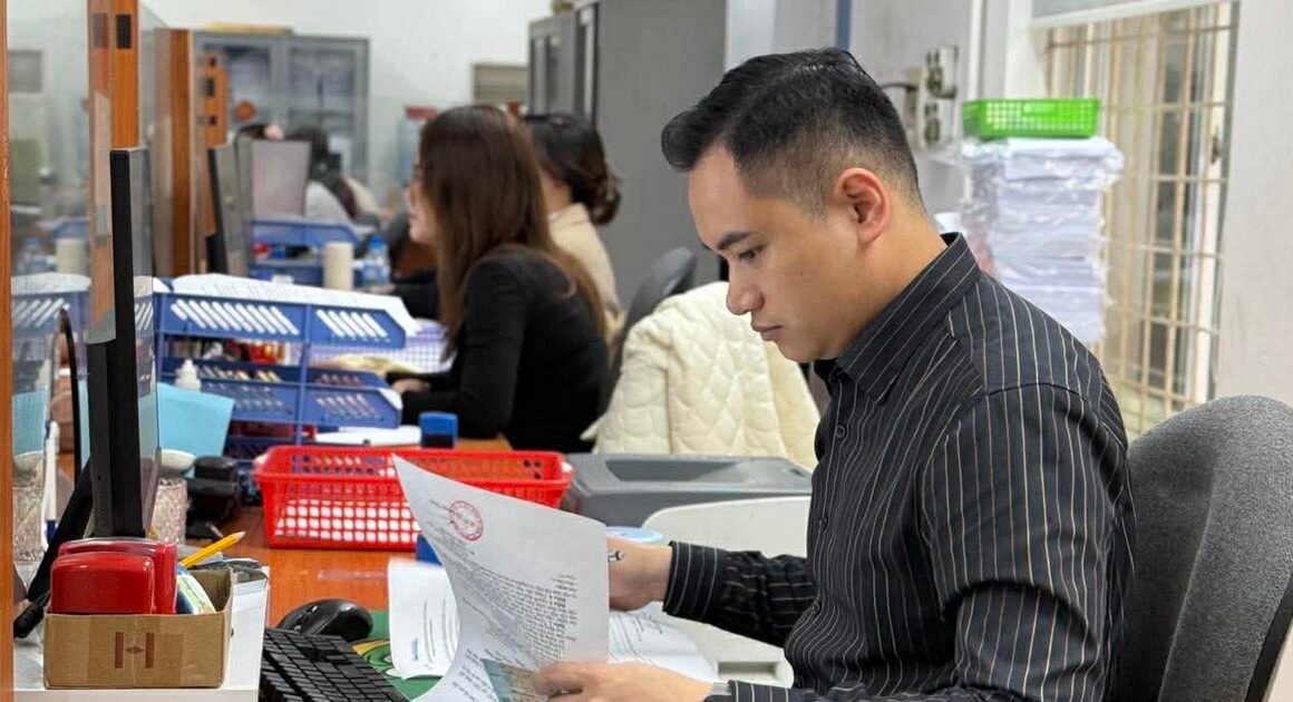 LUẬT VIÊN CHỨC 2025 CHÍNH THỨC CÓ HIỆU LỰC TỪ NGÀY MAI – BỨC PHÁ TRONG QUYỀN LỢI VÀ QUY ĐỊNH NGHỀ NGHIỆP!
