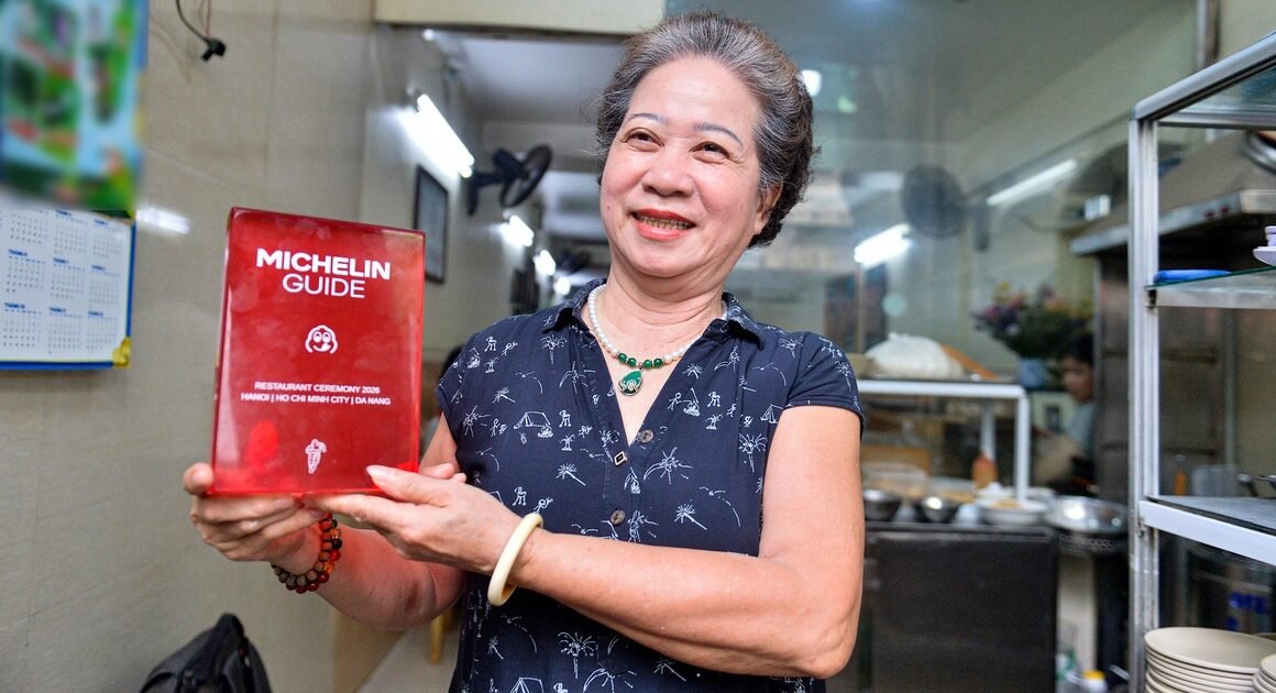 KHÔNG NGỜ BÁNH CUỐN TRUYỀN THỐNG THU HÚT SỰ CHUỘC TẬP CỦA MICHELIN GUIDE!