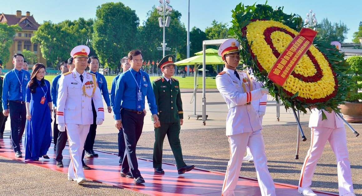 SỚM SỚM TRƯỚC PHIÊN KHÁI MẠC, 788 ĐẠI BIỂU NGHIÊNG VỀ LĂNG BÁO CÔNG VÀ VIẾNG CHỦ TỊCH HỒ CHÍ MINH!