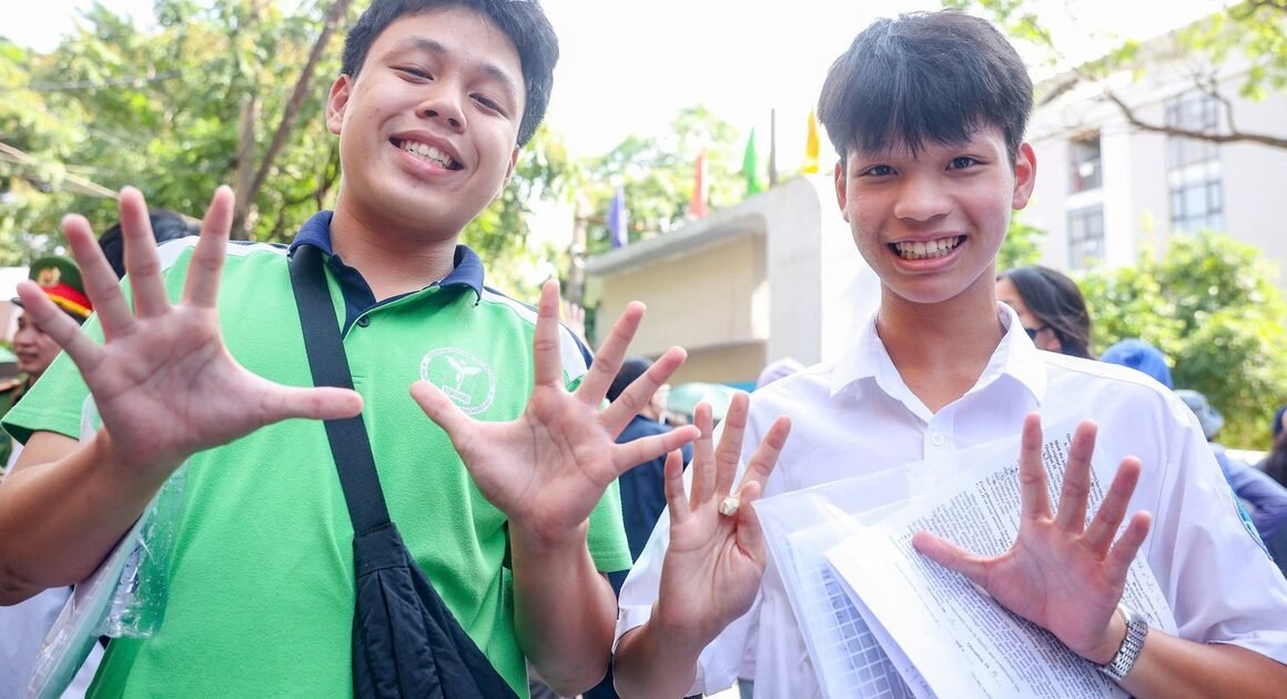 BẢNG ĐIỂM CHUẨN VÀO LỚP 10 NĂM NAY: NHỮNG ĐIỀU BẤT NGỜ KẺO NGƯỜI KHÔNG THEO DÕI!