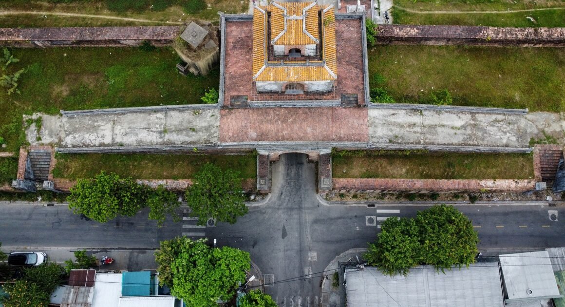 KHẨN CẤP: PHÁT HIỆN HỐ BOM KHỦNG KHIẾP CHỨA HÀNG CHỤC THI THỂ BỘ ĐỘI TRONG KINH THÀNH HUẾ?