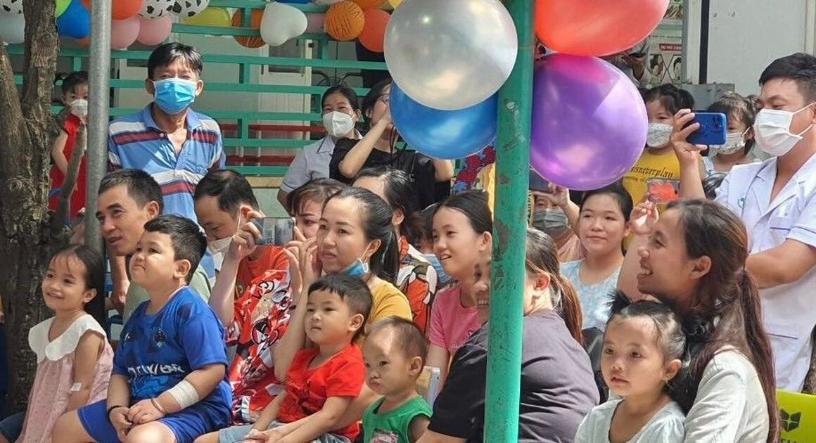 BẾN NHÀ YÊU NƯỚC LO GẮNG ĐÒI TĂNG NGHỈ LÀM, ĐỂ PHỤ HUYNH ĐƯA CON ĐẾN TRƯỜNG NGÀY KHAI GIẢNG!