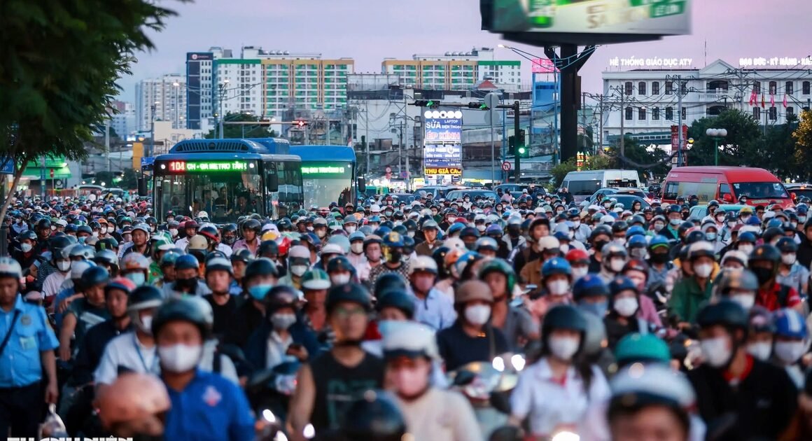 SAI GÒN SẮP CÓ DI CHUYỂN ĐỘT PHÁ: ĐÓNG GÓP PHỤC VỤ THI CÔNG METRO VÀ GIẢM

ÙN TẮC TẠI CỬA NGÕ SÂN BAY TÂN SƠN NHẤT!