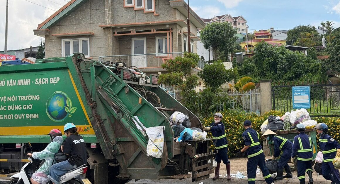 SAU KHI NHÀ MÁY RÁC HOẠT ĐỘNG LẠI, ĐÀ LẠT THẮNG CHIỀU THÚC GỌN RÁC, GIẢM ÁP LỰC MÔI TRƯỜNG GIỮA MÙA DU LỊCH HÈ