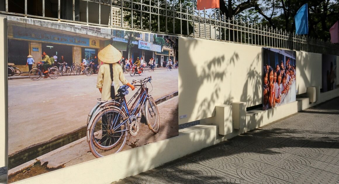 KHÁM PHÁ NHỮNG KHOẢNH KHẮC CHƯA TỪNG ĐƯỢC CHIA SẺ VỀ VIỆT NAM QUA ẢNH CỦA NHỮNG NGHỆ SĨ PHÁP.