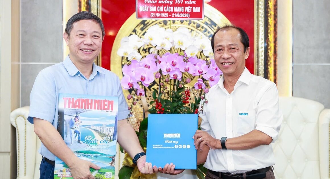 nguyên phó chủ tịch nước trương mỹ hoa gửi gắn bó và sức khỏe cho những người làm báo nhân ngày 21.6