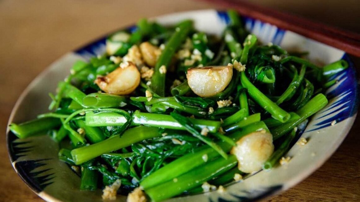 KHÁM PHÁ RAU DÂN DÃ VIỆT NAM GIÚP CHỮA BẠCH, VỮA GIẢM NÁM, VỪA NGỦ NGON HƠN GẤP 5KG RAU BINA!