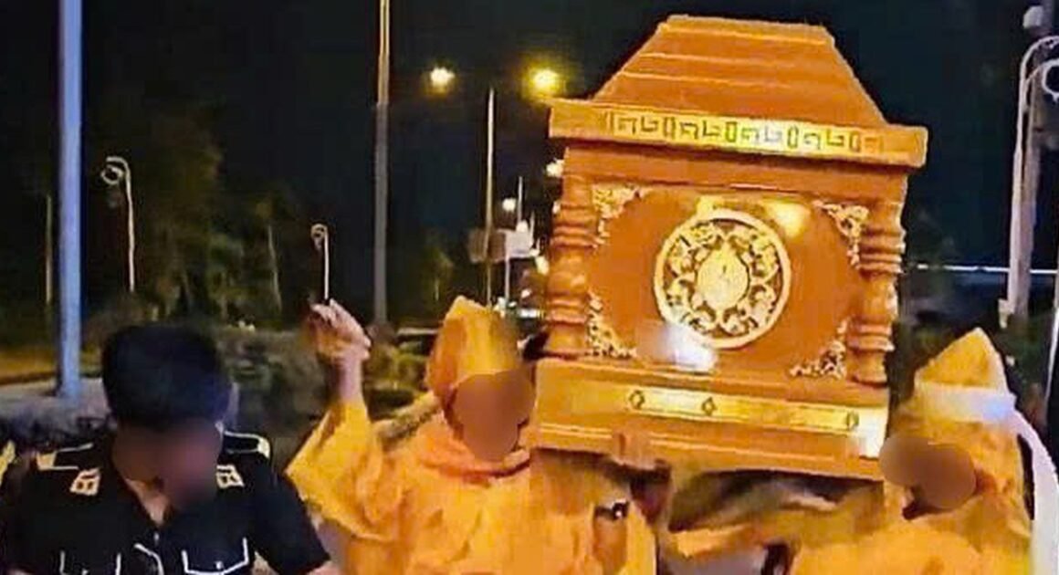 LÊN TIẾNG VỀ ĐIỀU KỲ LẠ, NHÓM NGƯỜI NHẢY MÚA TRÊN ĐƯỜNG VỚI QUAN TÀI CÓ NGƯỜI SỐNG BÊN TRONG Ở CẦN THƠ!
