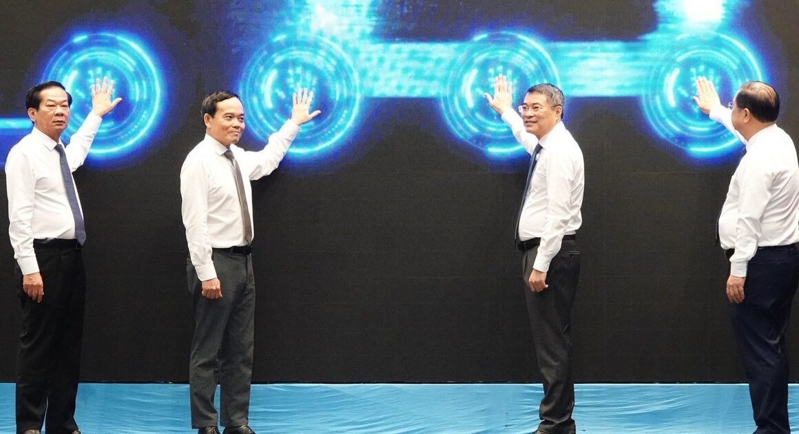 KHƠI DẬY ĐỘNG LỰC PHÁT TRIỂN: TP.HCM SẴN SÀNG VƯƠN TẦM VÀO VAI TRÒ ĐẦU TÀU KINH TẾ PHÍA NAM!
