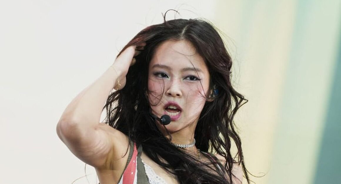 KHÁM PHÁ BÍ ẨN ĐẰNG SAU NHỮNG GƯƠNG MẶT MỸ NHÂN GÂY CHUỘC TRÊN TOÀN CẦU!
