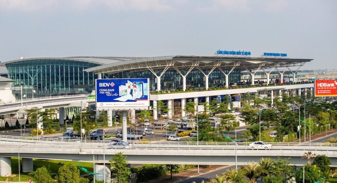 SAI NGHIỆM BẤT NGỜ: 16 CHUYẾN BAY TRƯA HÔM NAY 6.6 BỊ ẢNH HƯỞNG VÌ UAV GẦN SÂN BAY NỘI BÀI!
