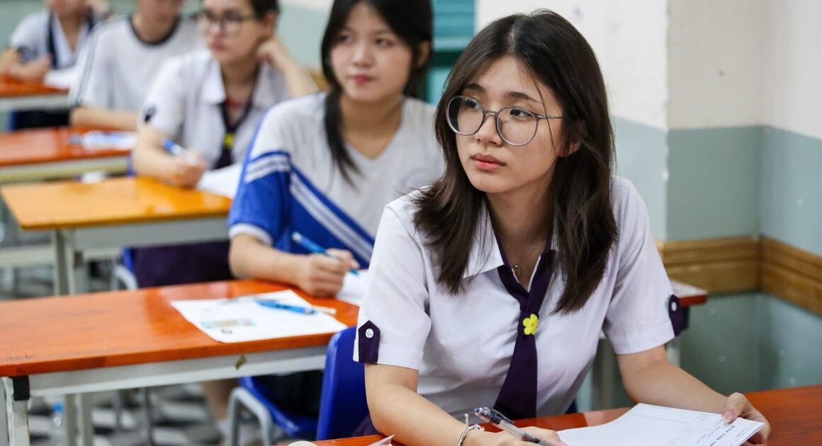 BÍ QUYẾT GIẢI TOÁN THI TỐT NGHIỆP 2026: NHẬN DIỆN BẢY ‘BẪY’ KHÓ NHÌN THẤY, VƯỢT MỌI CHIỀU HƯỚNG!