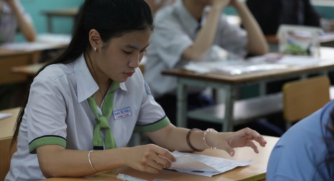 ĐỀ THI NGỮ VĂN TỐT NGHIỆP 2026 CÓ GÌ ĐẶC BIỆT?