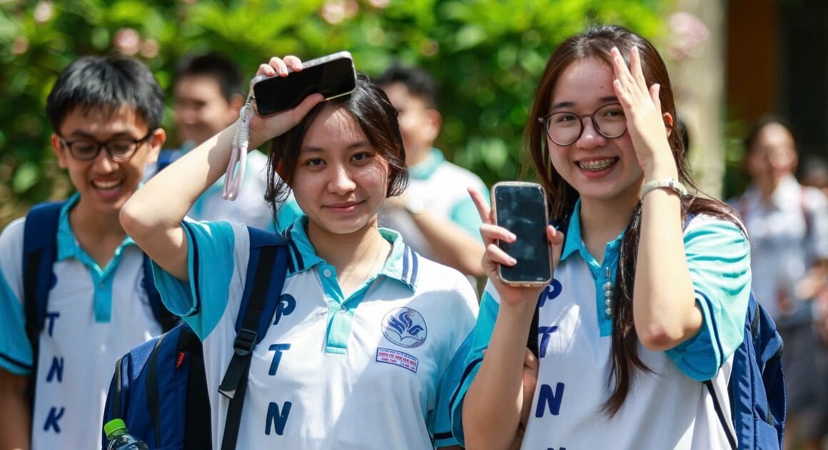 KHÁCH HÀNG ĐỪNG BỎ LỠ CÁC CÁCH DỂ DÀNG TRA CỨU ĐIỂM THI TỐT NGHIỆP 2026 SỚM NHẤT TRƯỚC GIỜ CHÍNH THỨC CÔNG BỐ!
